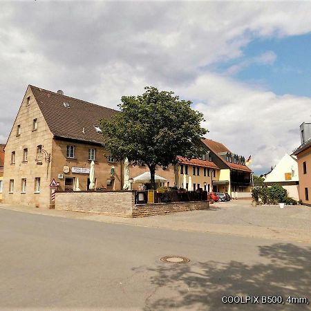 Gasthof Landhotel Gruener Baum Cadolzburg Exterior foto