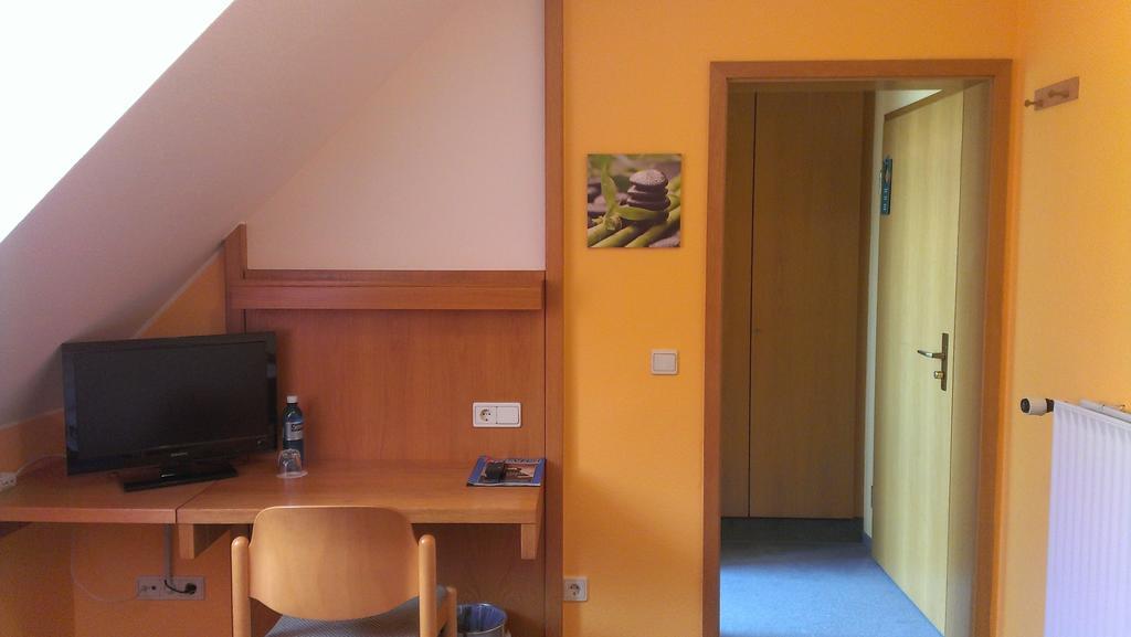 Gasthof Landhotel Gruener Baum Cadolzburg Exterior foto