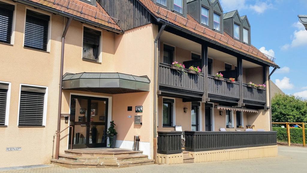 Gasthof Landhotel Gruener Baum Cadolzburg Exterior foto