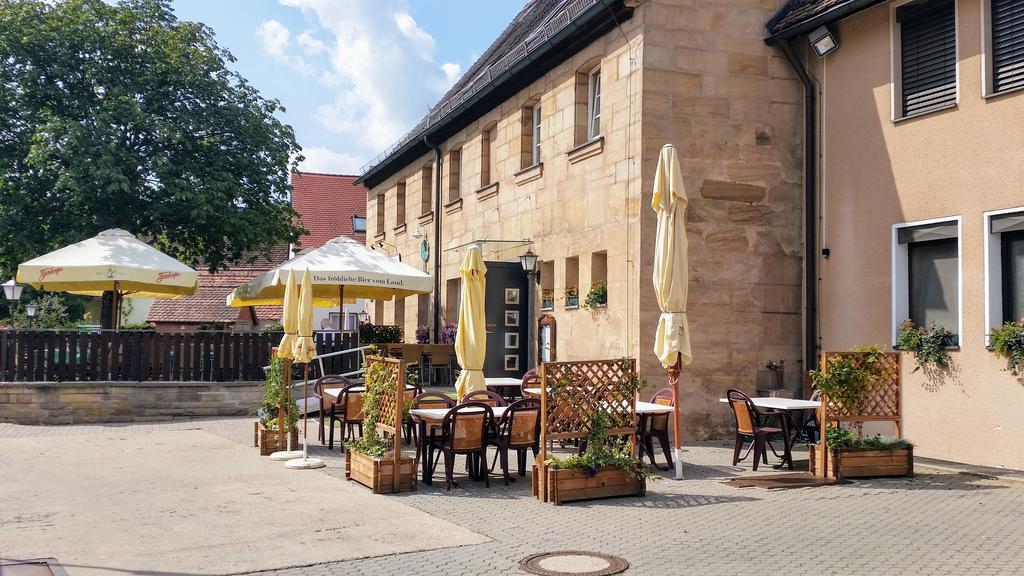 Gasthof Landhotel Gruener Baum Cadolzburg Exterior foto