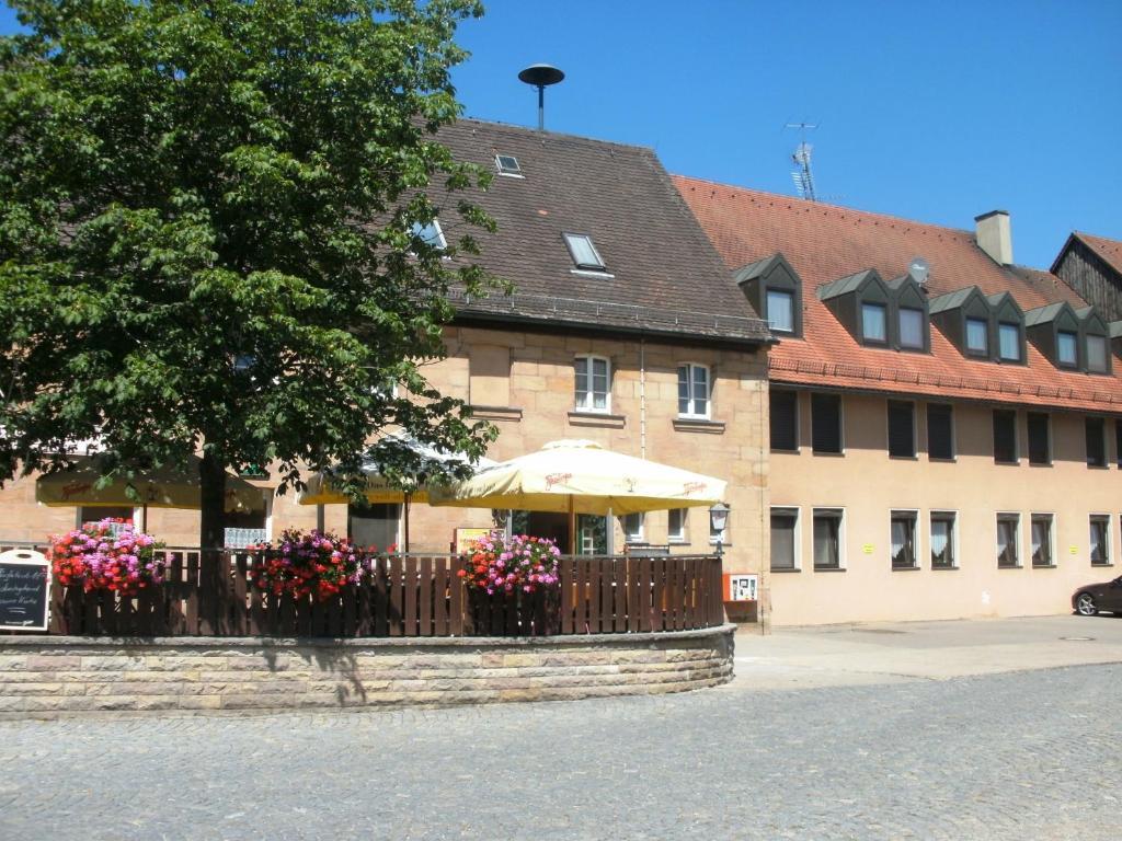 Gasthof Landhotel Gruener Baum Cadolzburg Exterior foto