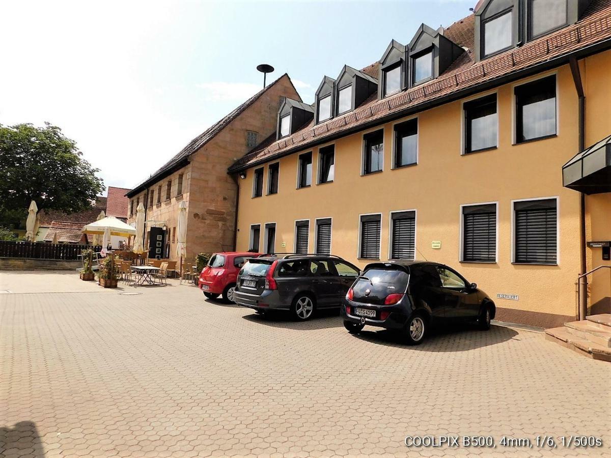 Gasthof Landhotel Gruener Baum Cadolzburg Exterior foto