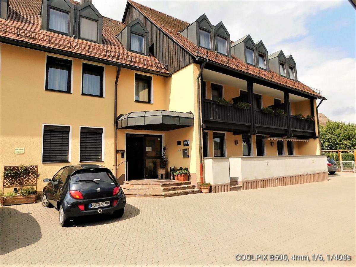 Gasthof Landhotel Gruener Baum Cadolzburg Exterior foto